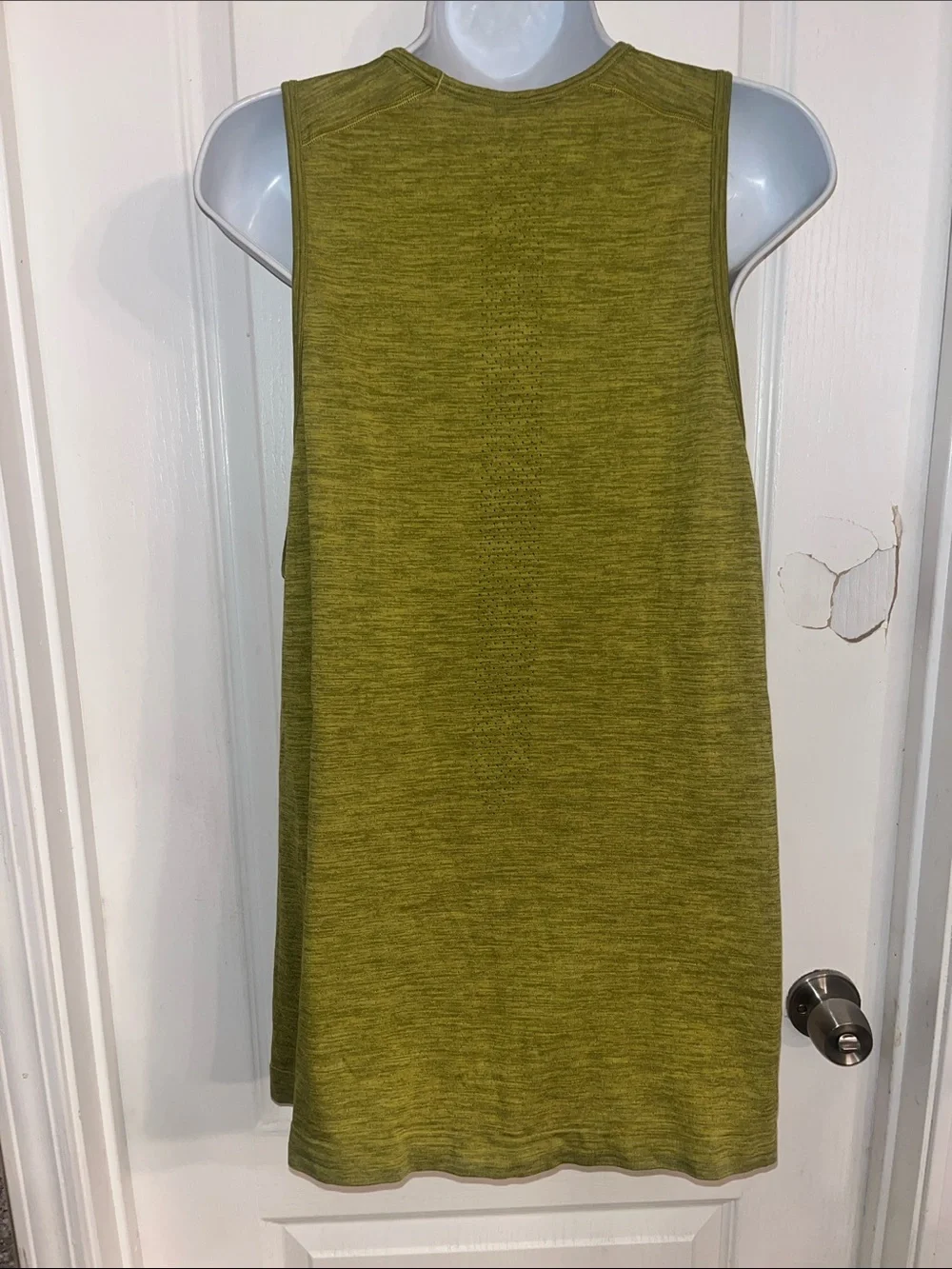lululemon athletica Men’s Metal Vent Tech Sleeveless Tank — Olive, large